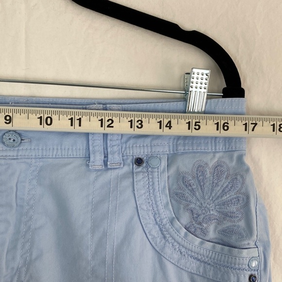 Gloria Vanderbilt Baby Blue Capris with Embroidery Size 12 - Picture 5 of 11